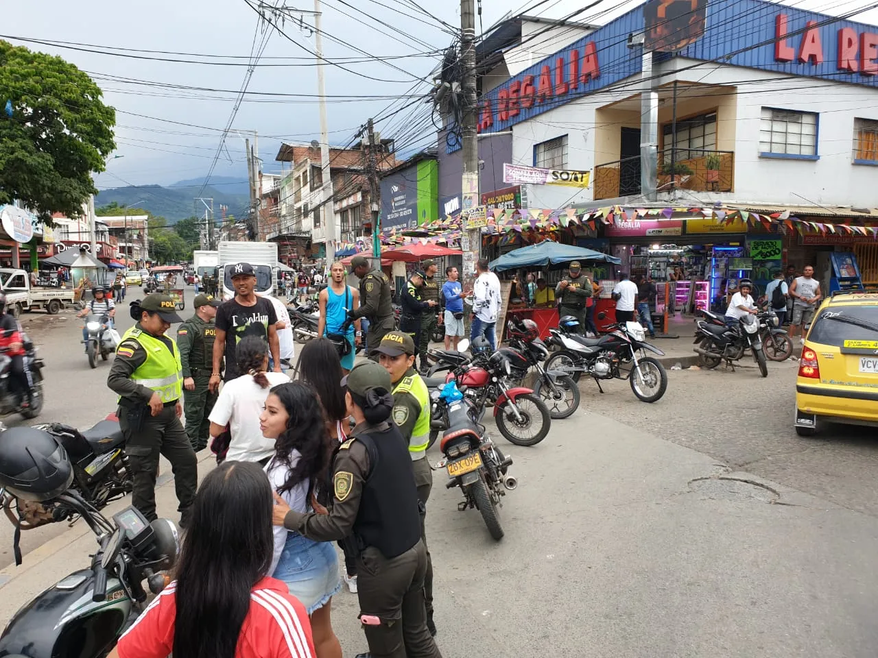 La policía en Cali desplegada "en todas partes" por el puente festivo, reforzaron operativos en Siloé