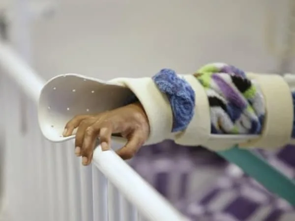 Niño de cuatro años quemando con pólvora en Pasto