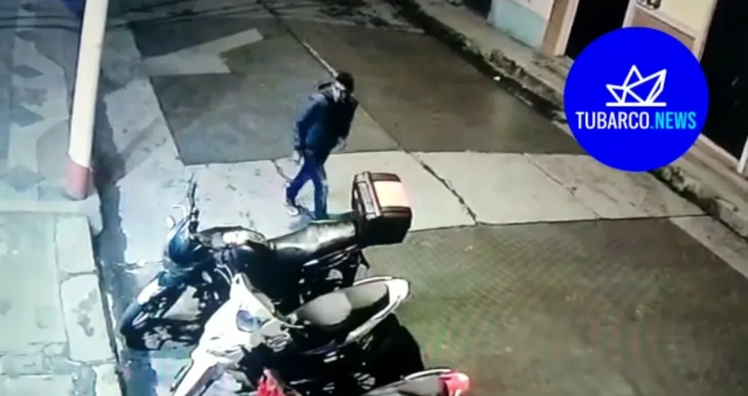 Delincuente acechando el lugar, previamente de cometer el hurto.
