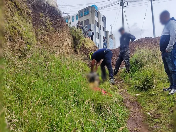 Joven en Ipiales intentaba armar un andamio y cayó de una altura de 7 metros