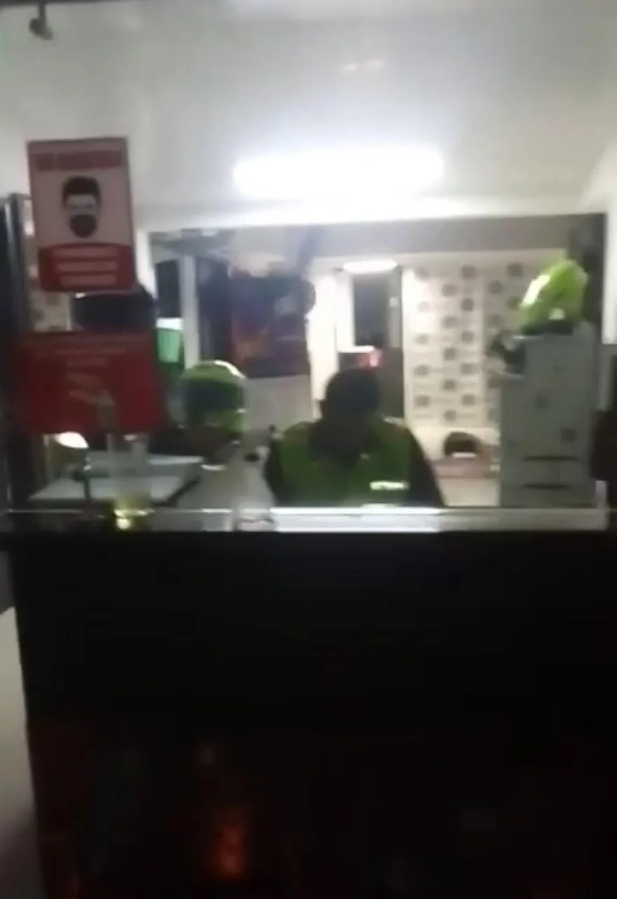 mal procedimiento policía Junín Cali