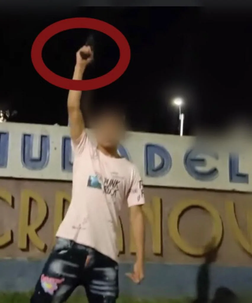 joven video disparando Terranova Jamundí
