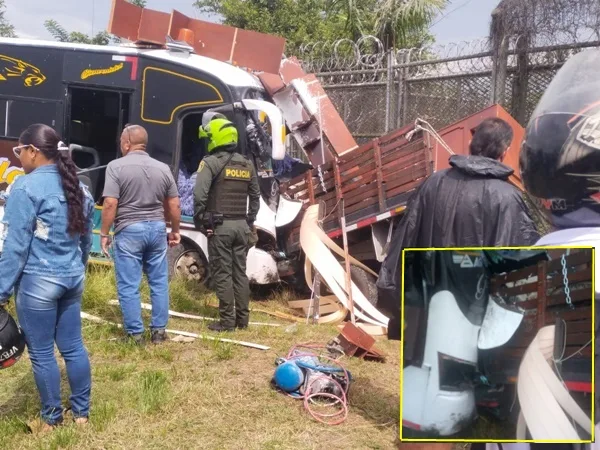 Aparatoso accidente en Candelaria: bus embistió a una camioneta y dejó dos muertos y varios heridos
