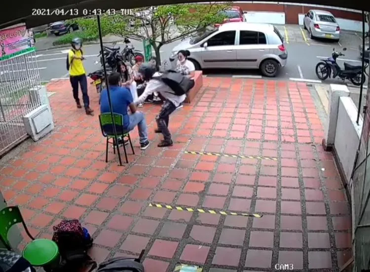 ladrones en moto Cali