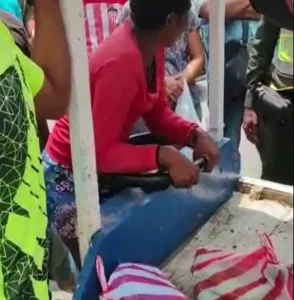 El incidente entre una mujer vendedora ambulante y policías en Barranquilla