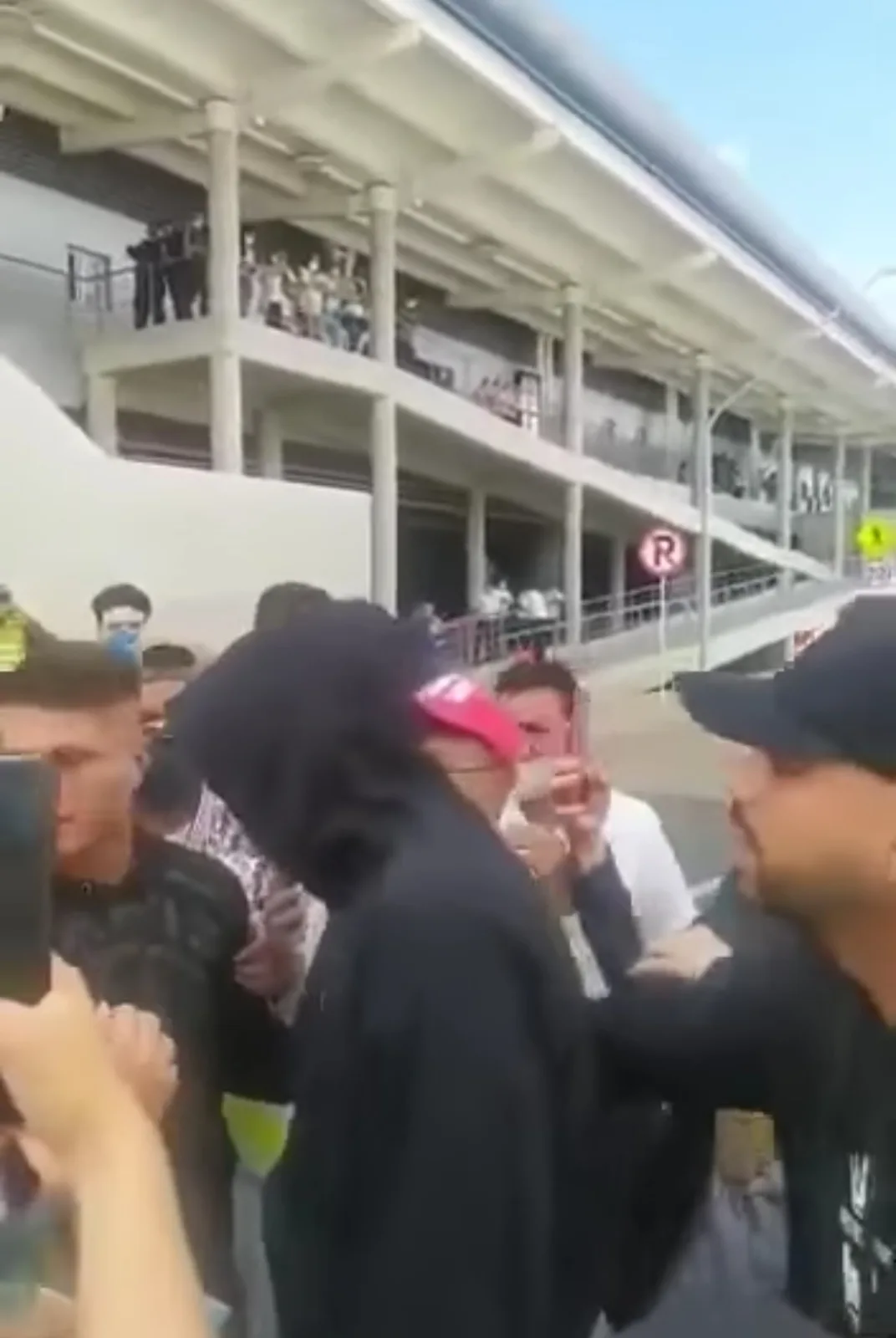 Kevin Roldán madreó a un seguidor en Pasto y generó polémica en redes sociales