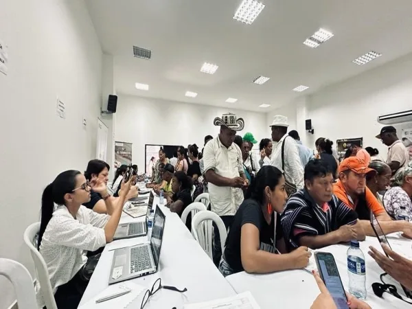 Contratar jóvenes y mujeres puede generarles incentivos a los empleadores en Colombia