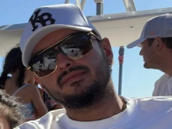 Dr. Velásquez, productor musical asesinado en su apartamento en Envigado.
