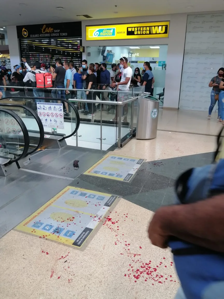 atraco en centro comercial en Soledad 