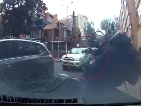 Conductor arrolló a ladrones que le habían robado un reloj de $40 millones