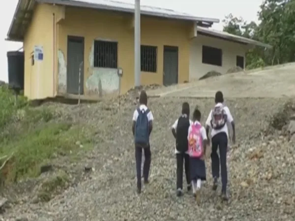 "Pocos docentes y sin herramientas", estudiantes sin cómo prepararse para el ICFES en zona rural de Atrato, Chocó