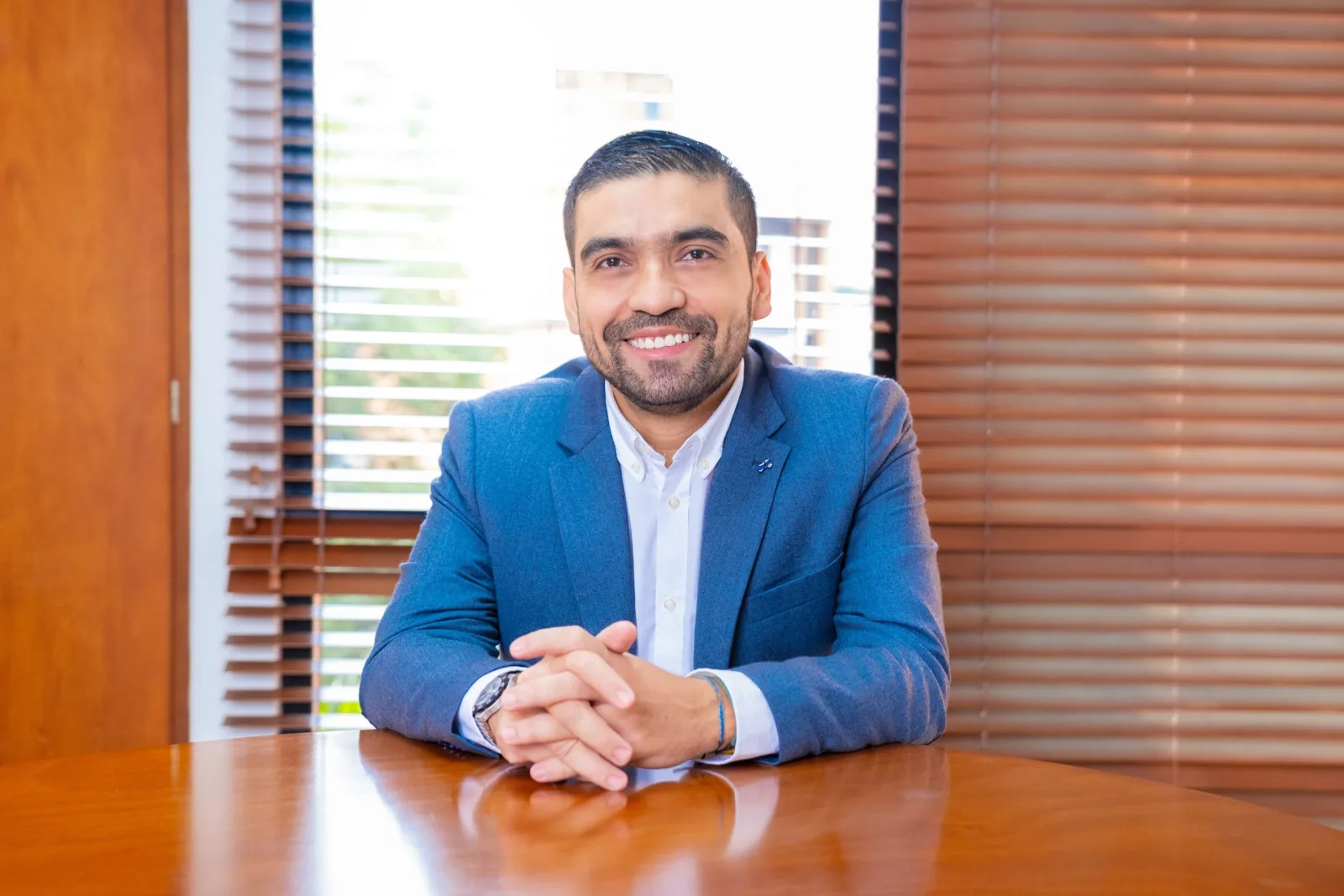 Óscar Tovar, Banco W