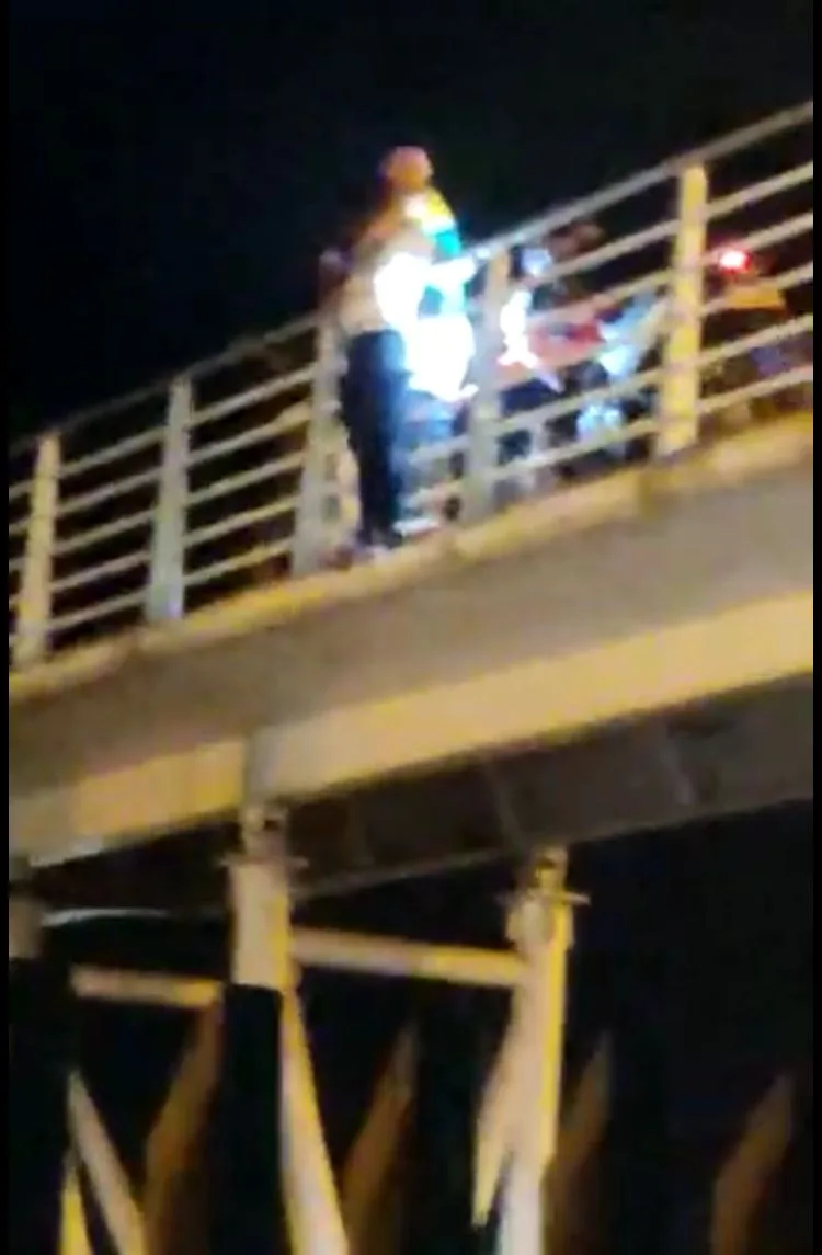 puente Andrés Sanín mujer 