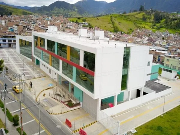 Ante alta ocupación de camas UCI habilitarían transitoriamente el hospital de Santa Mónica