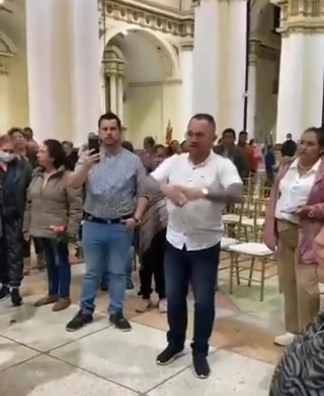 "¿Dónde hay universidad para prostituirse? en Medellín, ¿quién distribuye el microtráfico?, los paisas", polémica misa de un sacerdote en Chiquinquirá