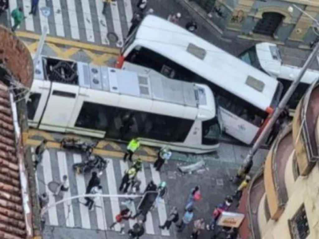 El choque múltiple en el tranvía en Medellín: 13 heridos
