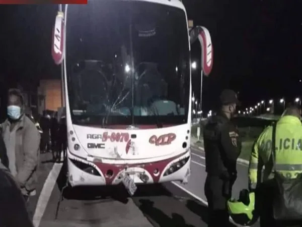 Nariño: bus de servicio público embistió a manifestantes, provocó daños y hay varios heridos