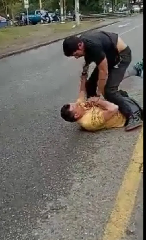 pelea entre conductores en Cali