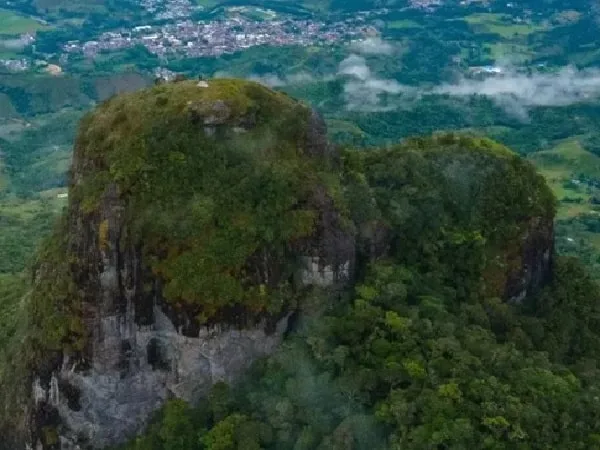 El Tabor, piedra en Antioquia.