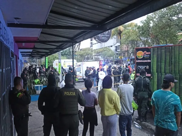 Doble homicidio en el remate 'el arrullo' del Petronio en Cali, se fue la energía y hubo tiroteo