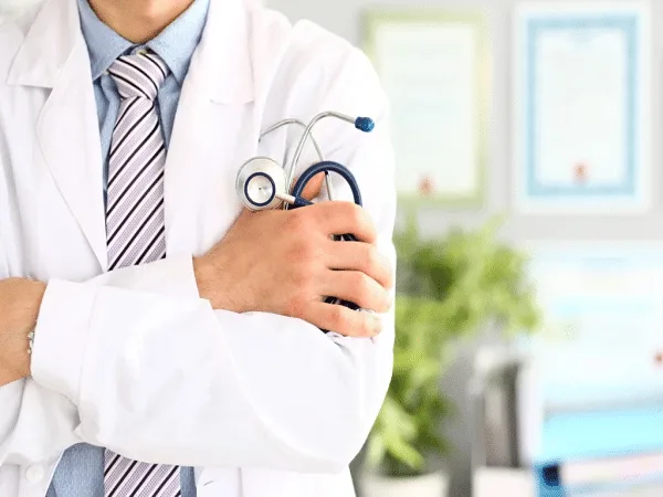 Médicos.