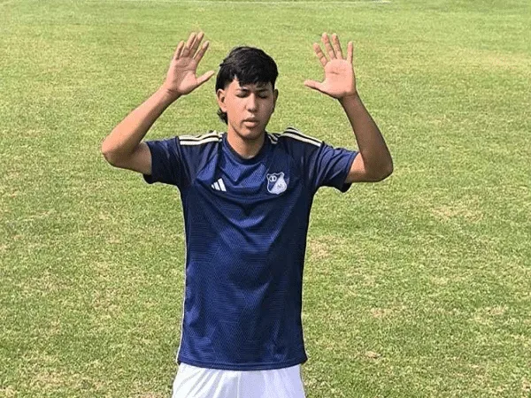 Jugador de Millonarios afectado por un desmayo.
