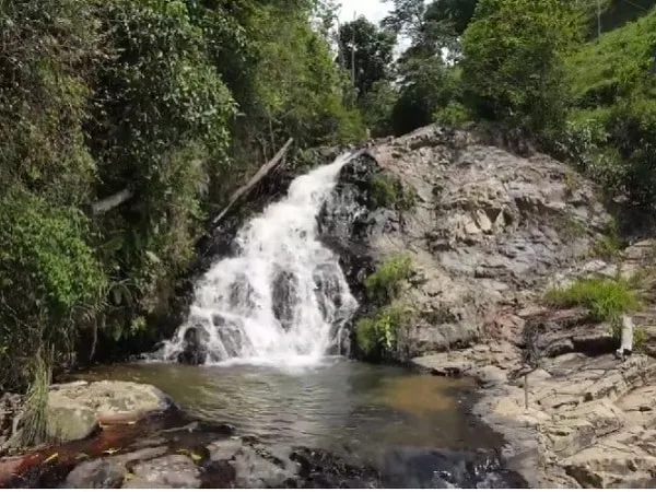 Cascada El Rosario, en Santa Rosa del Sur, Bolívar.