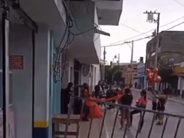 Adolescente festejó sus 15 años de edad en cárcel donde está privado de la libertad su padre.