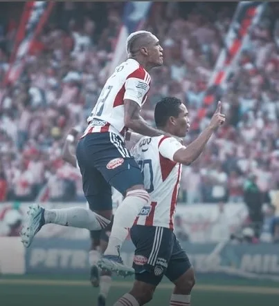 Fiesta en el Metropolitano en el partido de la final ida Junior vs. Independiente Medellín.