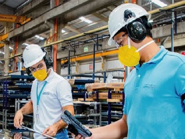 Tecnoglass empresa que fabrica vidrios y ventanas en Colombia.