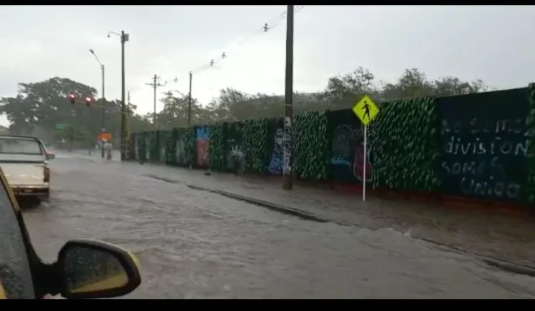 calles inundadas lluvias en Cali
