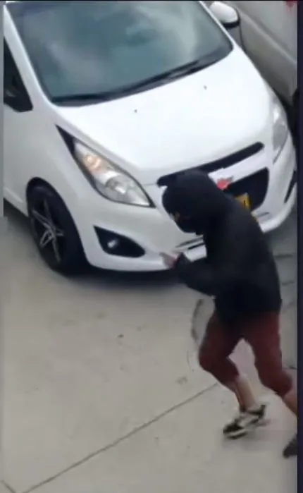 El ladrón se enojó porque le echaron el carro encima, ocurrió en Bogotá donde operan bandas