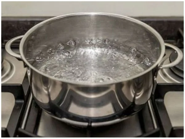 Mujer muere en Medellín tras quemarse con agua que calentó para bañarse; qué pudo haber pasado