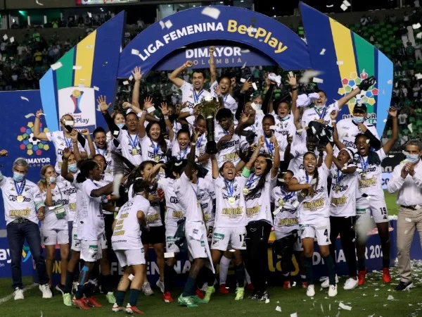 Con una inyección económica de 3.000 millones de pesos buscan impulsar la liga femenina en Colombia