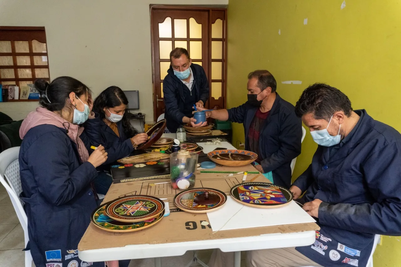 Finalizado obras con la técnica del Barniz de Pasto