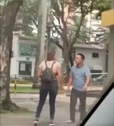 una mujer