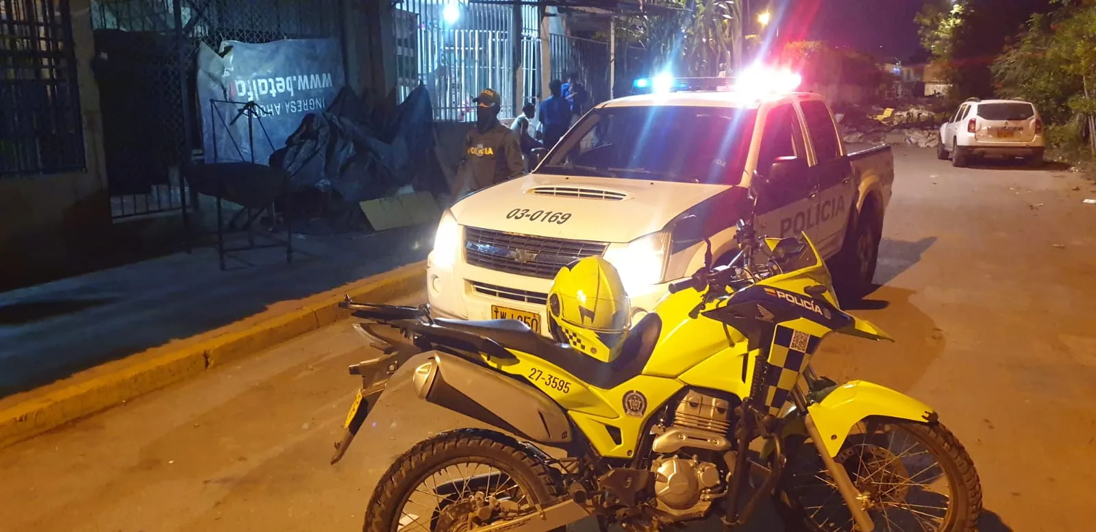 policía Cali cadena barrio Los Naranjos en Cali