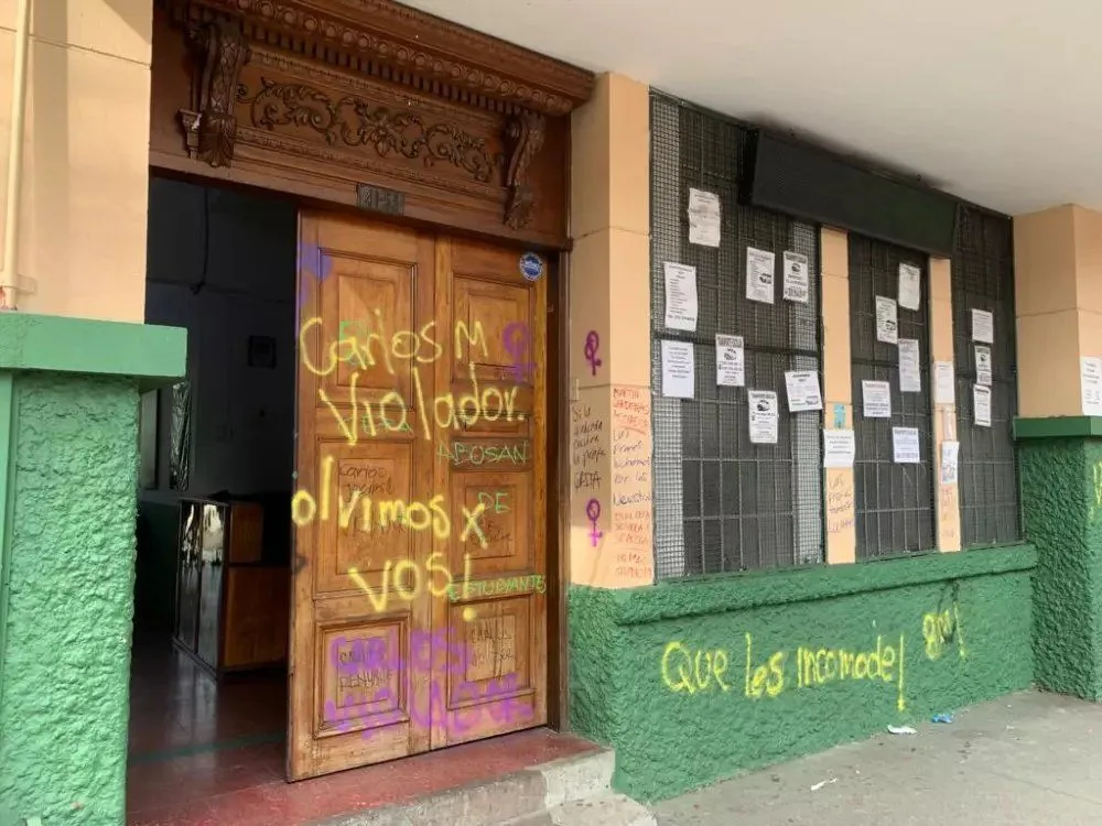 CEFA en Medellín protesta alumnas