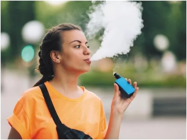"La generación de los pulmones frágiles": El impacto de los cigarrillos electrónicos en Colombia