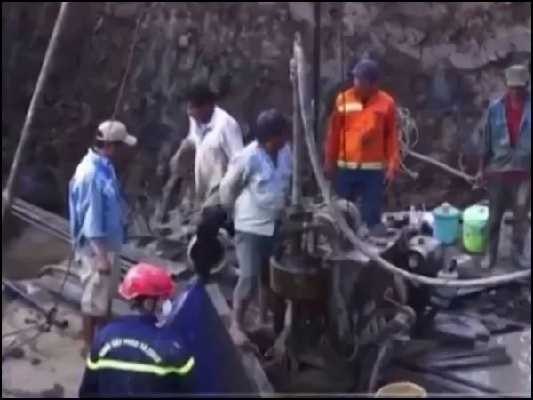 Vietnam: niño que cayó a un pozo de 35 metros y que tratan de rescatar “dejó de interactuar con el exterior”