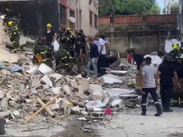 Murió mujer que quedó atrapada en escombros en Barranquilla.