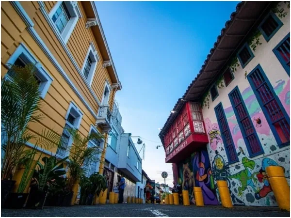 «De ser intransitable a ser la más visitada»: La Calle de la Escopeta en Cali