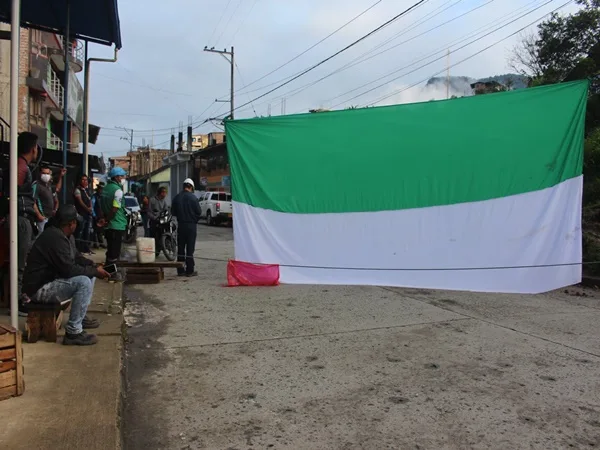 Bloqueo dde la vía al mar
