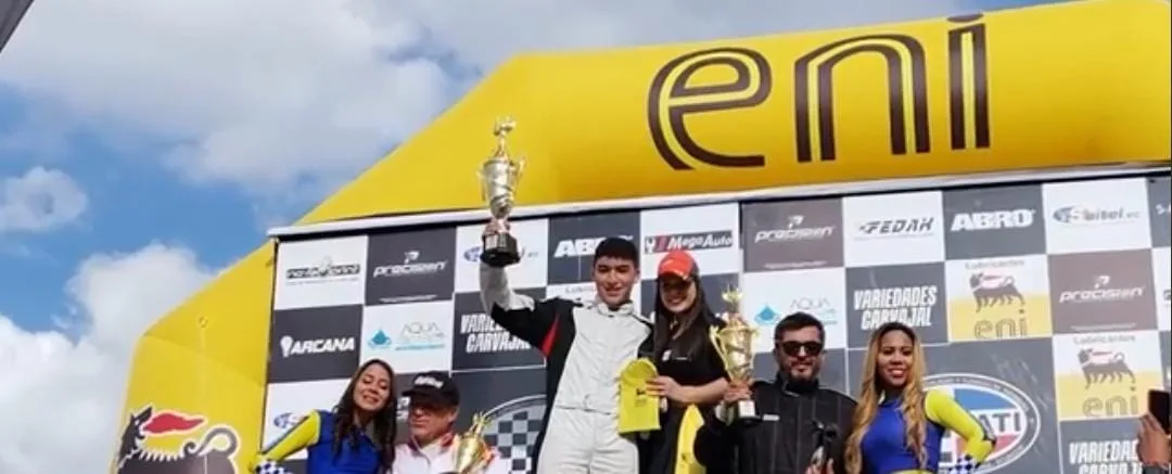 En piases vecinos como Ecuador, Turco ha logrado ser campeón del automovilismo, demostrando su disciplina en cada entrenamiento 