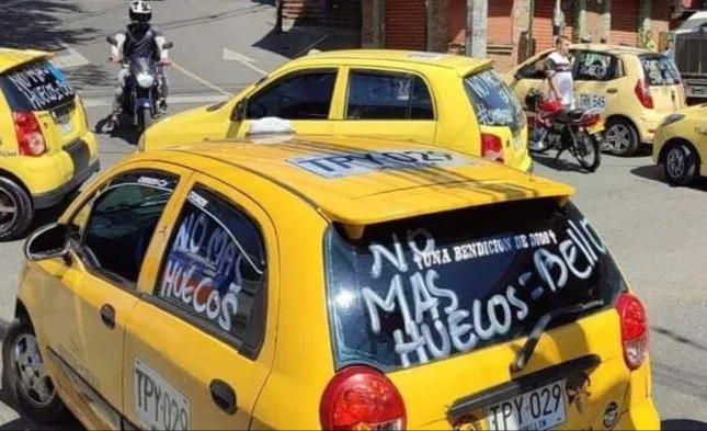 Protestas por deterioro en la malla vial en Bello, Antioquia