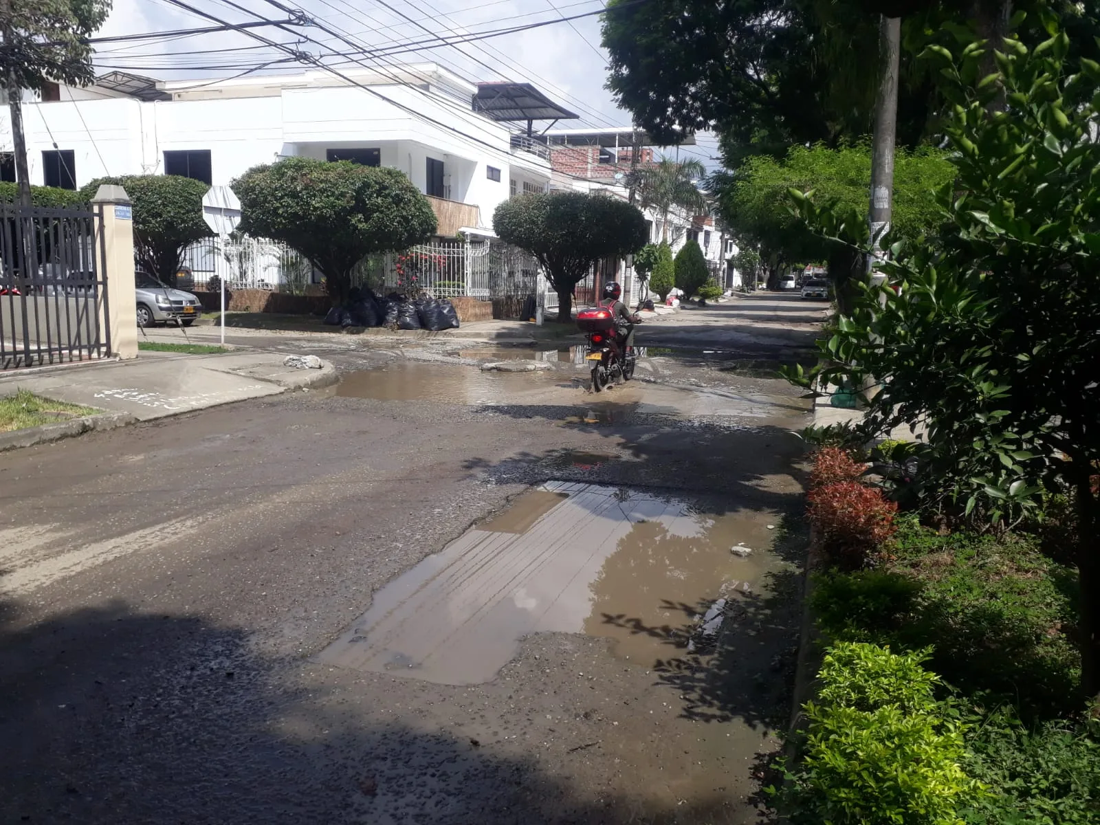Barrio El Limonar, denuncian el mal estado de las calles, cuando llueve "parecen piscinas olímpicas"