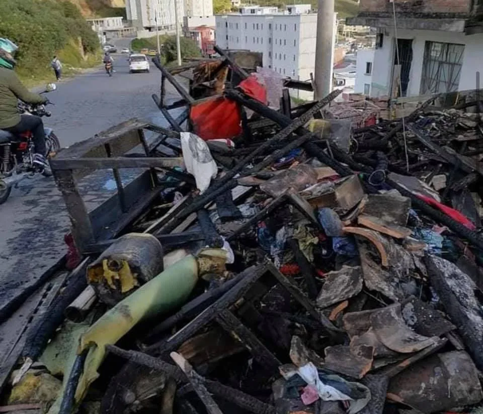 adultos mayores pasto se les quemó la casa