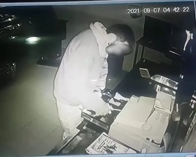 Un ladrón ingresa por las noches a locales en la comuna 10 de Pasto