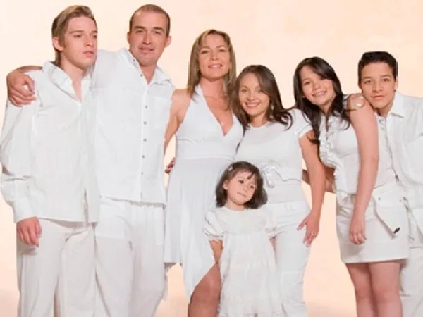Elenco 'Padres e hijos', exitosa serie colombiana.