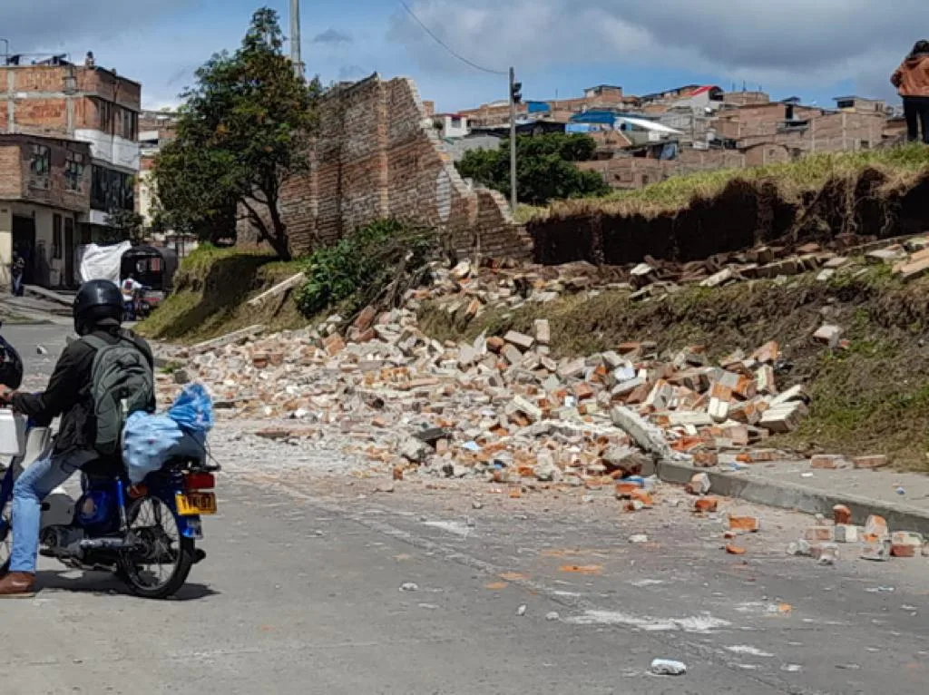 caída de un muro en Pasto